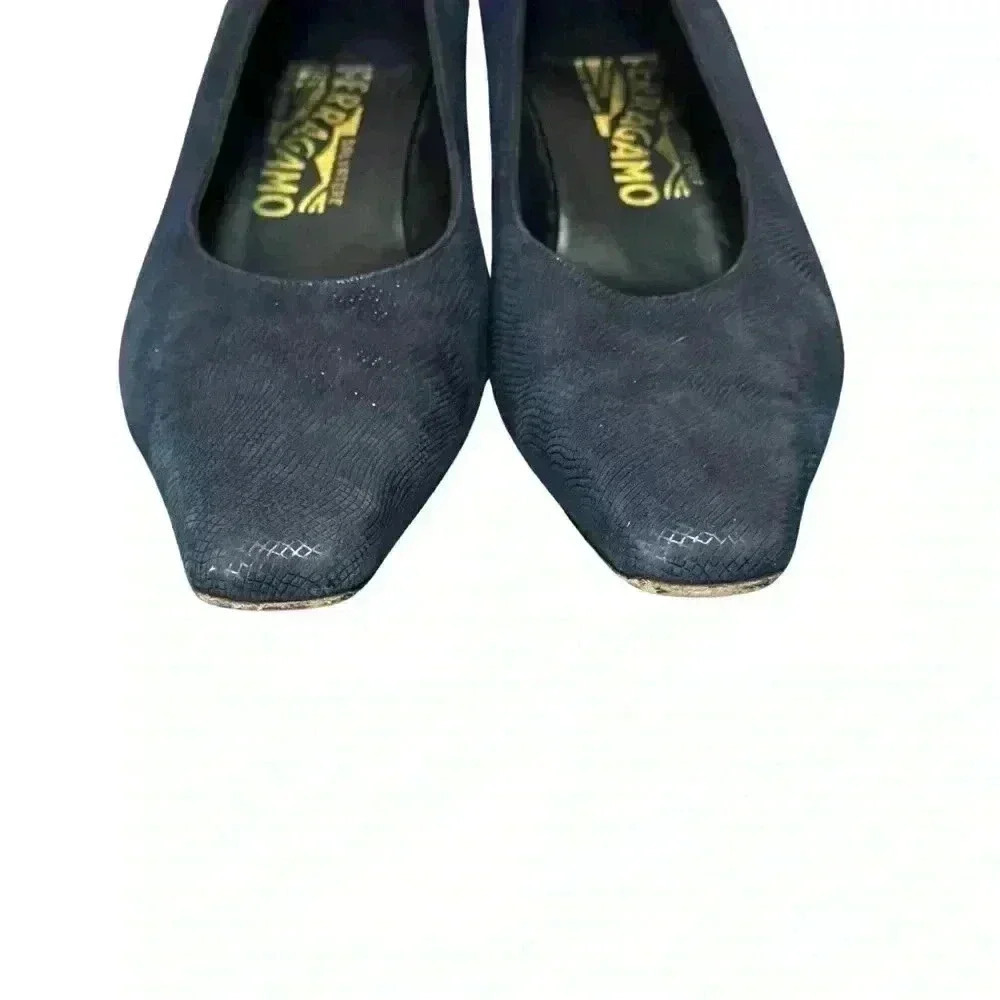 Salvatore Feragamo womens navy pumps 9.5 vintage heels snakeskin pattern shoes - Picture 9 of 13